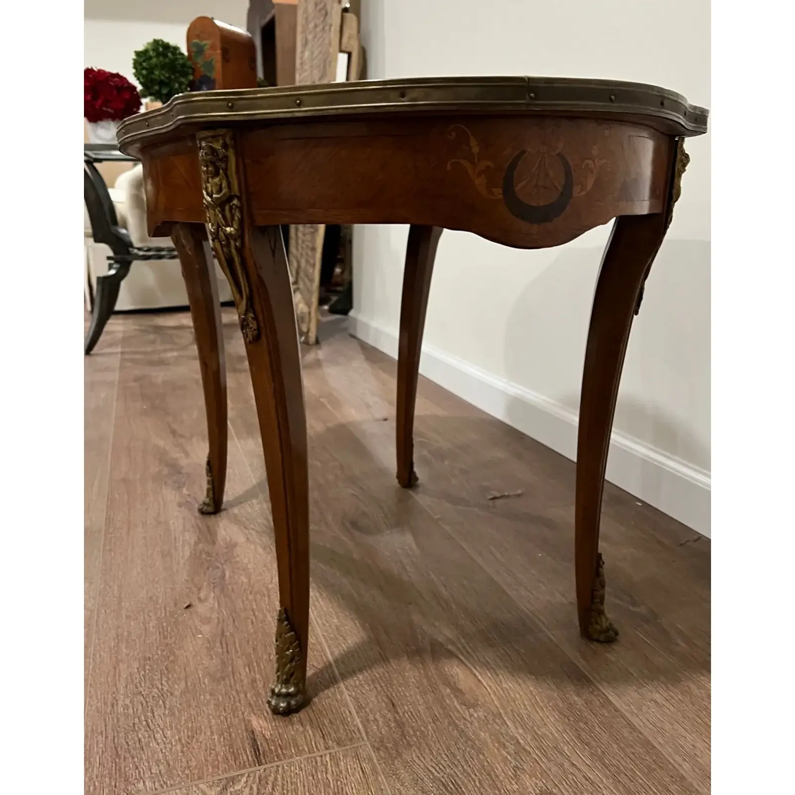 1930s Vintage French Inlaid Coffee Table With Marble Top - Image 4